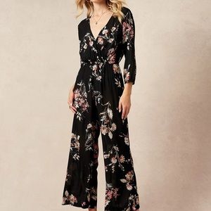 Beach Bunny Hartley jumper. Size XS. New with tags.